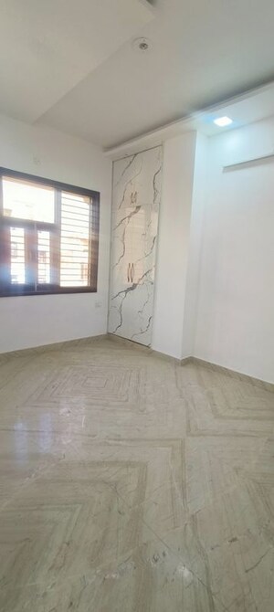 Room in 3 BHK Builder Floor at Rohini Sector 25 – for Sale