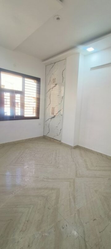 Room in 3 BHK Builder Floor at Rohini Sector 25 – for Sale