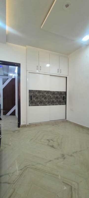 Room in 3 BHK Builder Floor at Rohini Sector 25 – for Sale