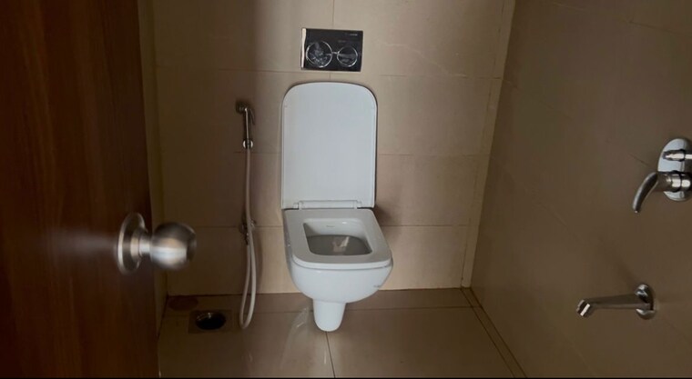Bathroom, dosti-west-county-phase-4-dosti-pine 2 Bedroom 654 Sq.Ft. Apartment In Balkum Pada Thane 10059596