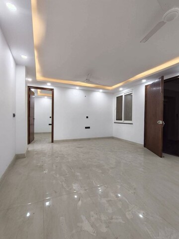 Room in 3 BHK Builder Floor at Saket – for Rent