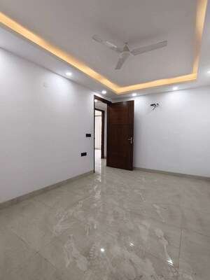Room in 3 BHK Builder Floor at Saket – for Rent