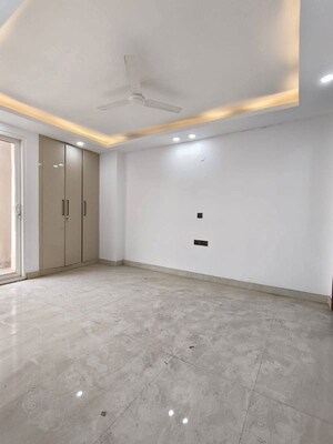 Room in 3 BHK Builder Floor at Saket – for Rent