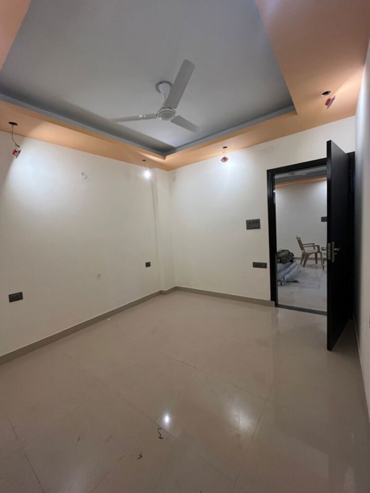 Room, rajpur khurd extension 3 Bedroom 125 Sq.Yd. Builder Floor In Rajpur Khurd Extension Delhi 10059687