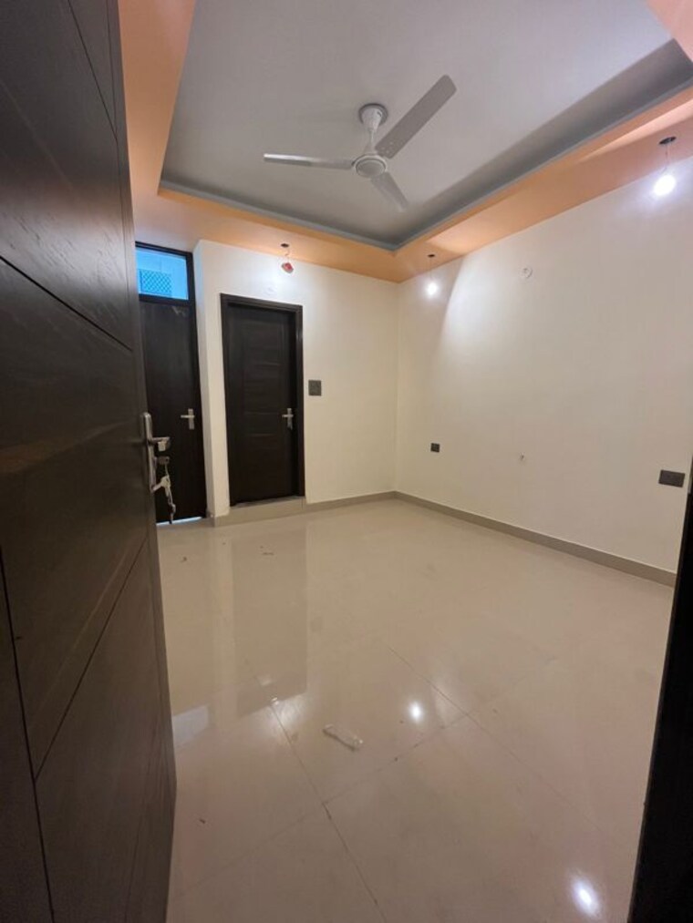 Room, rajpur khurd extension 3 Bedroom 125 Sq.Yd. Builder Floor In Rajpur Khurd Extension Delhi 10059687