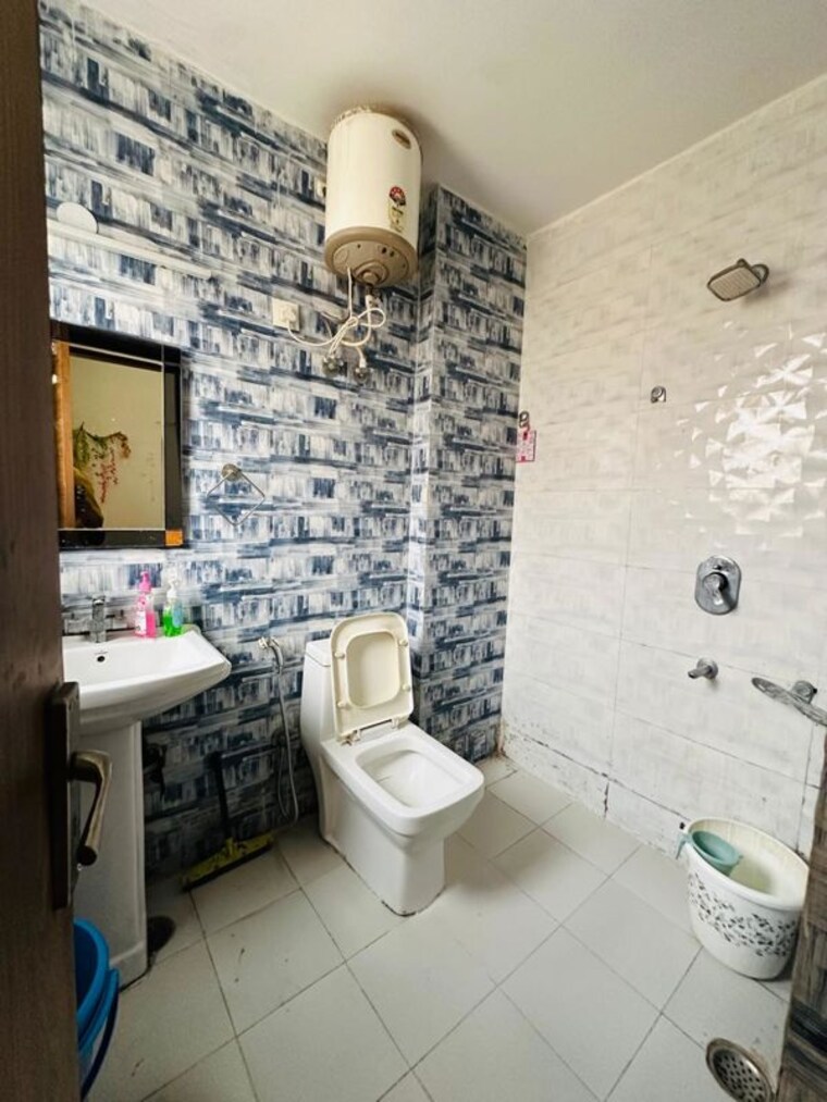 Bathroom, aba-county-107 4 Bedroom 4482 Sq.Ft. Apartment In Sector 107 Noida 10059473