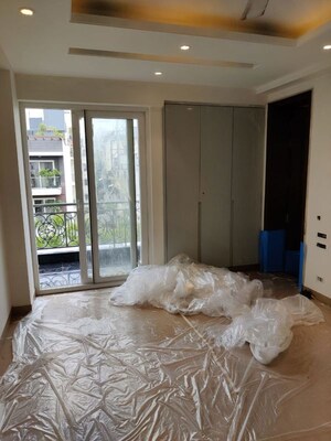 Room in 4 BHK Apartment at Greater Kailash I – for Sale