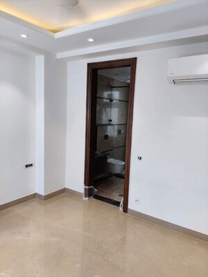 Room in 4 BHK Apartment at Greater Kailash I – for Sale