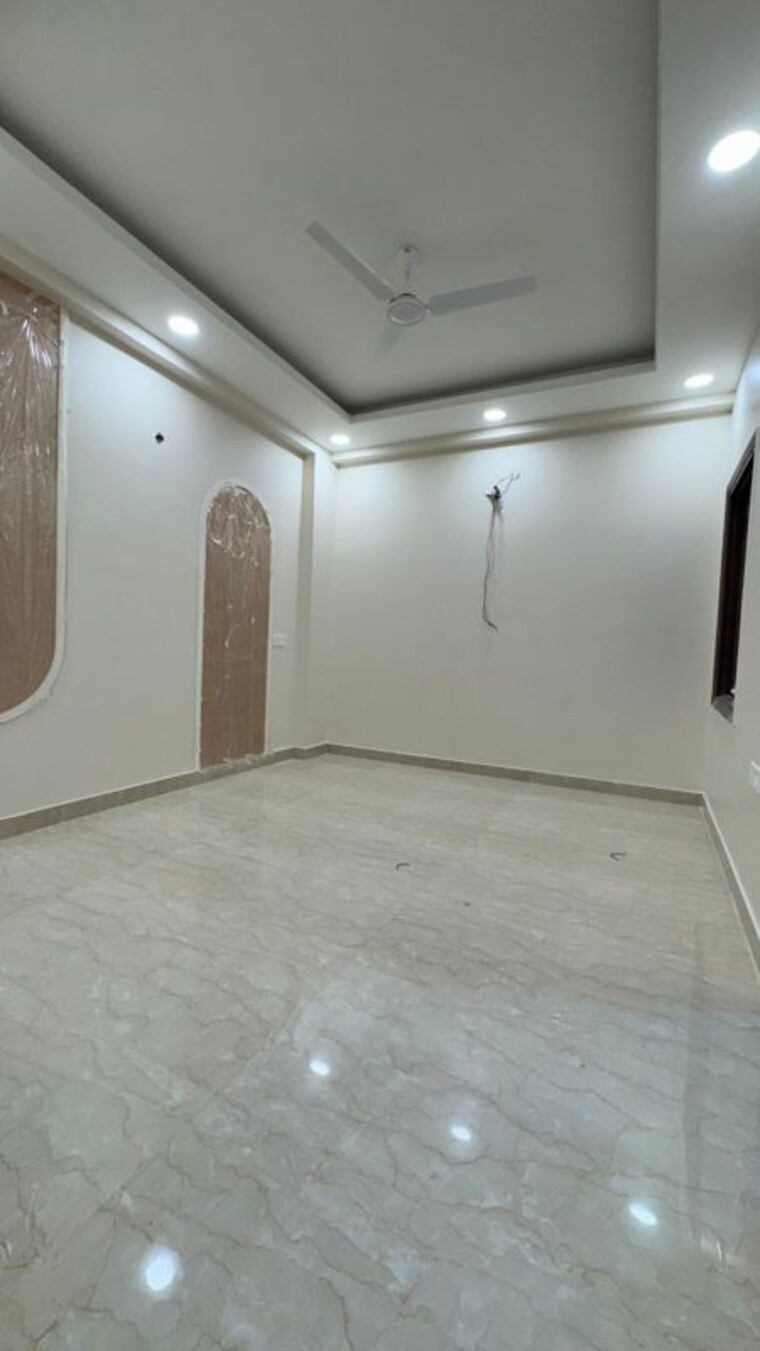 Room, chattarpur 3 Bedroom 130 Sq.Yd. Builder Floor In Chattarpur Delhi 10059709