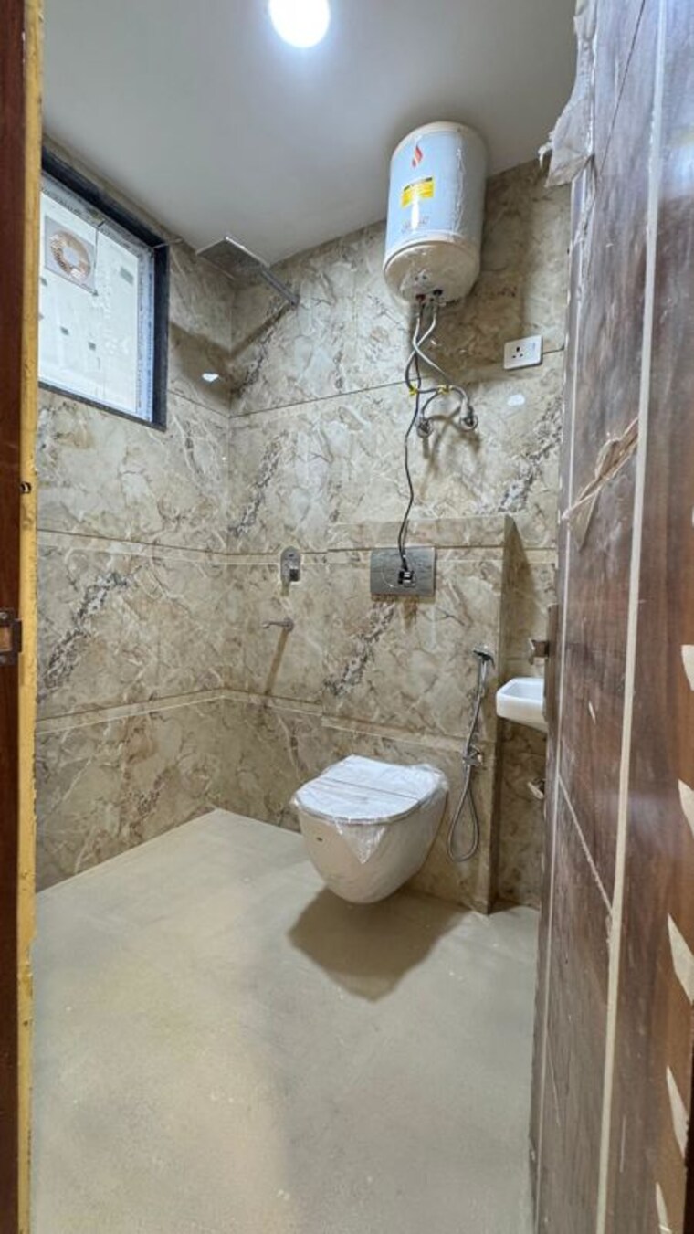 Bathroom, chattarpur 3 Bedroom 130 Sq.Yd. Builder Floor In Chattarpur Delhi 10059709