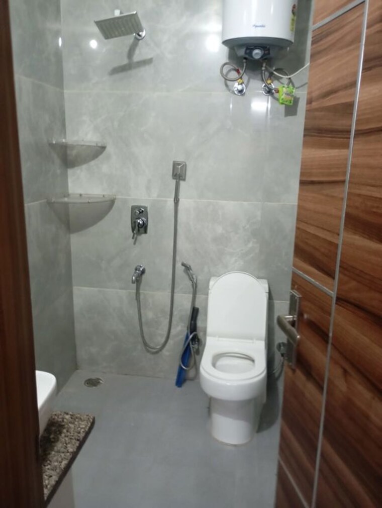 Bathroom, sector 57 3 Bedroom 1850 Sq.Ft. Builder Floor In Sector 57 Gurgaon 10059727