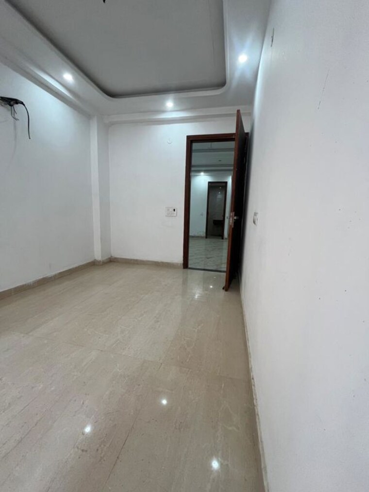 Room, rajpur khurd extension 3 Bedroom 120 Sq.Yd. Builder Floor In Rajpur Khurd Extension Delhi 10059747