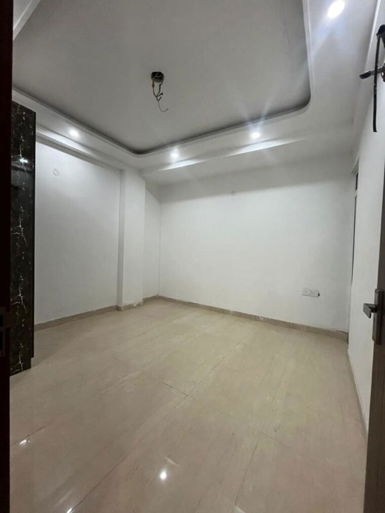 Room, rajpur khurd extension 3 Bedroom 120 Sq.Yd. Builder Floor In Rajpur Khurd Extension Delhi 10059747