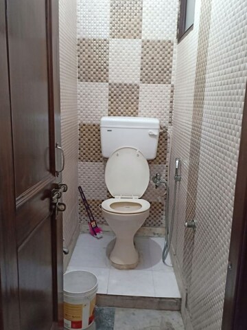 Bathroom in 1 BHK Apartment at Khirki Extension – for Rent