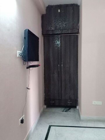 Furnished Amenities in 1 BHK Apartment at Khirki Extension – for Rent