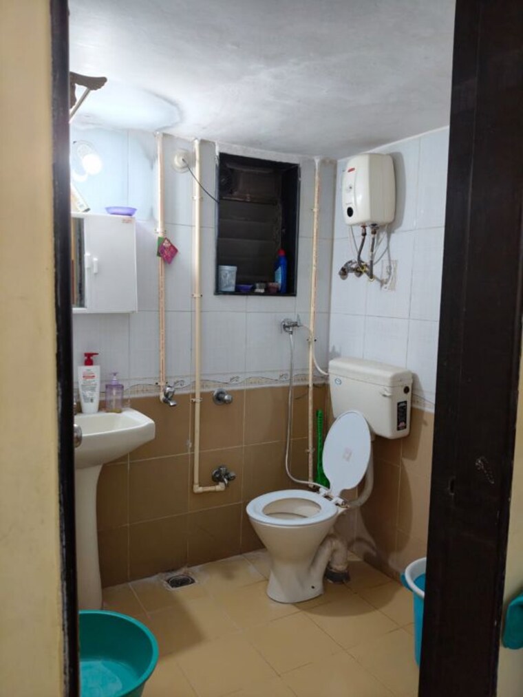 Bathroom, haware-splendor 3 Bedroom 1500 Sq.Ft. Apartment In Kharghar Navi Mumbai 10059810