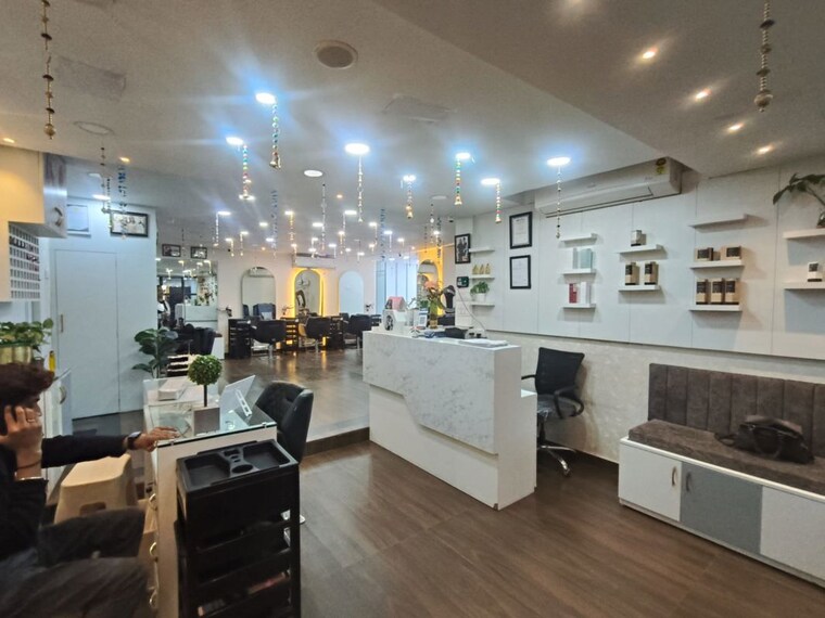 Team Area, kasba Commercial Showroom 2200 Sq.Ft. In Kasba Kolkata 10059834