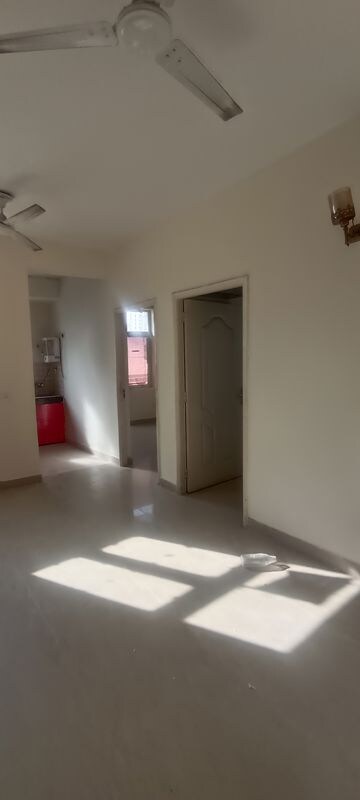 Room in 2 BHK Apartment at Shree Vardhman Mantra, Sector 67 – for Rent