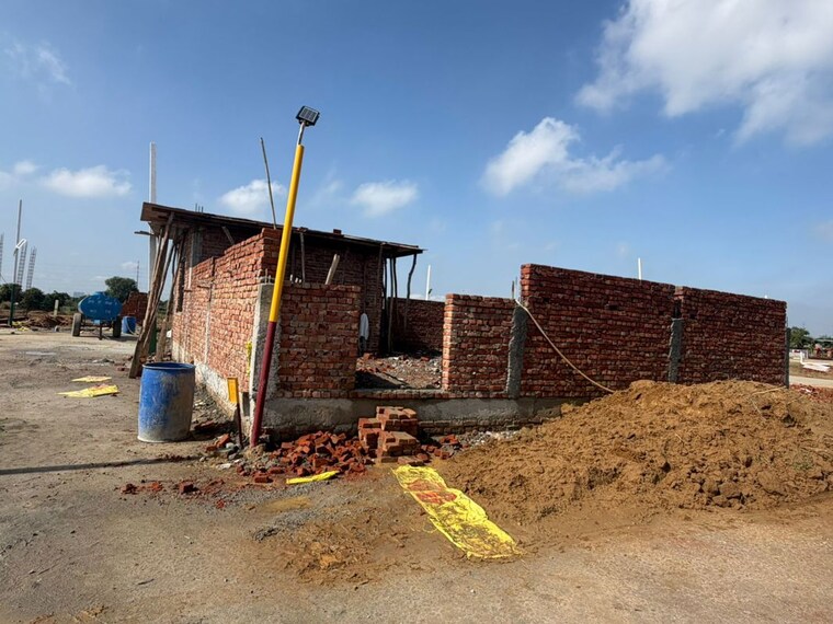 Garden, sector 12  180 Sq.Yd. Plot In Sector 12 Noida 10059875