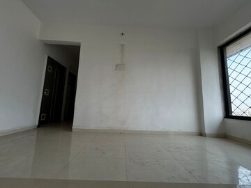 Room in 4 BHK Apartment at Purushottam Park, Ghodbunder Road – for Rent