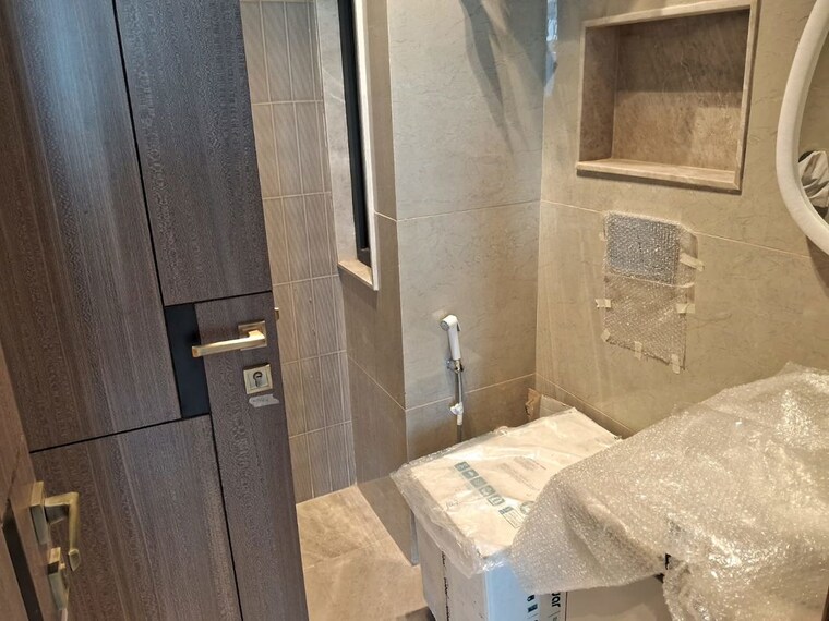 Bathroom, east of kailash 3 Bedroom 1114 Sq.Ft. Builder Floor In East Of Kailash Delhi 10059898