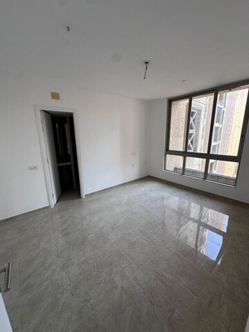 Room in 3 BHK Apartment at Hiranandani Cardinal, Ghodbunder Road – for Sale