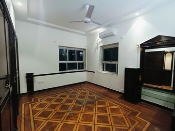 Room in 2 BHK Apartment at Gokul Nivas, Dadar West – for Sale