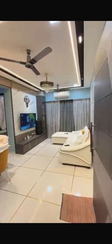 Bathroom in 1.5 BHK Apartment at Sheth Zuri, Laxmi Nagar – for Rent