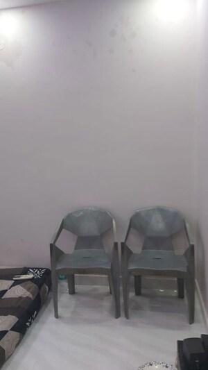 Furnished Amenities in 2.5 BHK Builder Floor at Mayur Vihar – for Sale