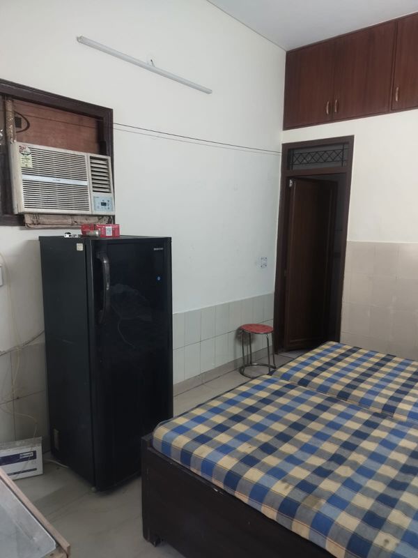 2 BHK + Pooja Room Builder Floor For Rent in RWA Apartments Sector 39