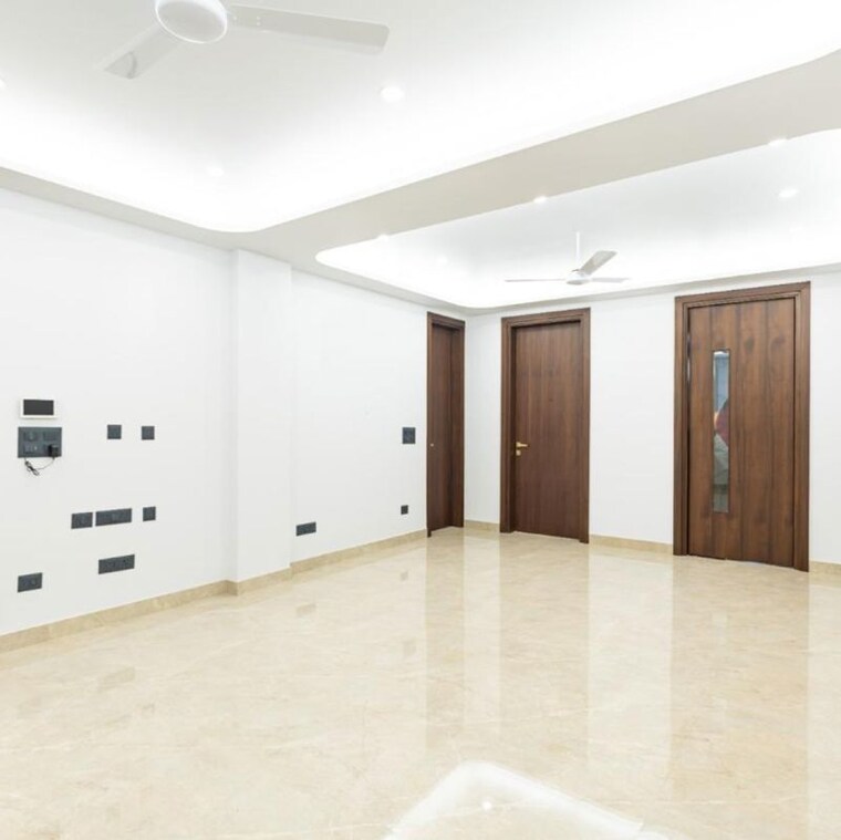 Room, south extension ii 3 Bedroom 1800 Sq.Ft. Builder Floor In South Extension ii Delhi 10060016