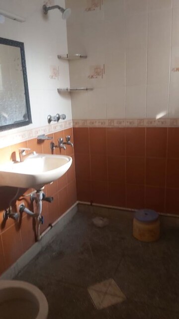 Bathroom in 1 RK Apartment at Mayur Vihar – for Rent