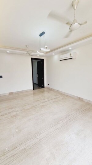 Room in 3 BHK Builder Floor at Sector 46 – for Rent