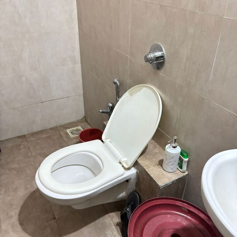 Bathroom, sadan wadi 2 Bedroom 600 Sq.Ft. Apartment In Sadan Wadi Mumbai 10060055