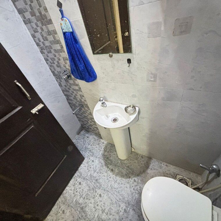 Bathroom, sadan wadi 2 Bedroom 600 Sq.Ft. Apartment In Sadan Wadi Mumbai 10060055