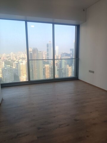 Room in 4 BHK Apartment at Rustomjee Crown, Prabhadevi – for Rent