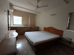 Bedroom in 2 BHK Apartment at Vaibhav Apartment Prabhadevi, Prabhadevi – for Rent