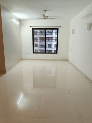 Room in 2 BHK Apartment at Kool Homes Green Valley, Bavdhan – for Rent