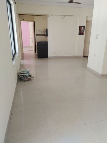 Room in 3 BHK Apartment at Kool Homes Green Valley, Bavdhan – for Rent