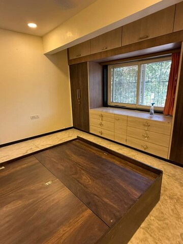Room in 2 BHK Apartment at Prathamesh Apartment Prabhadevi, Prabhadevi – for Rent