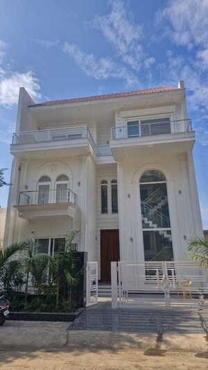 6 BHK Independent House For Rent in DLF Hyde Park, South Mullanpur