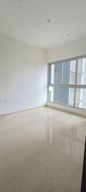 Room in 2 BHK Apartment at Prestige Siesta, Mulund West – for Rent