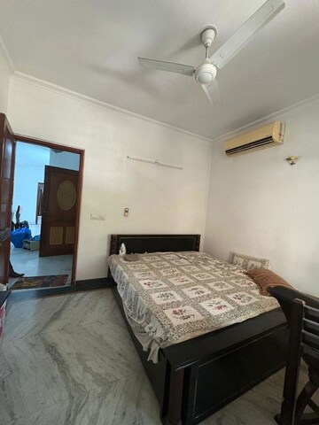 Bedroom in 3 BHK Builder Floor at DLF Atria, Dlf Phase ii – for Rent