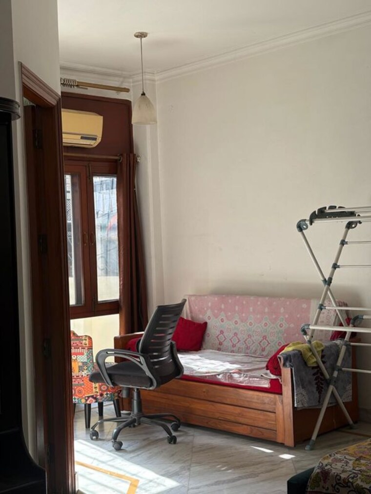 Living Room, dlf-atria 3 Bedroom 1900 Sq.Ft. Builder Floor In Dlf Phase ii Gurgaon 10060147