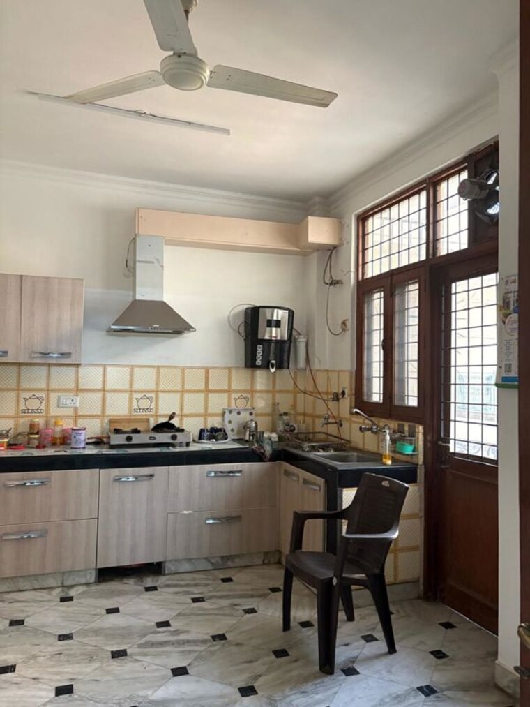 Kitchen, dlf-atria 3 Bedroom 1900 Sq.Ft. Builder Floor In Dlf Phase ii Gurgaon 10060147