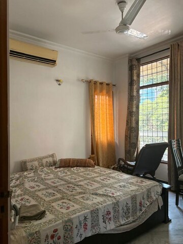 Bedroom in 3 BHK Builder Floor at DLF Atria, Dlf Phase ii – for Rent