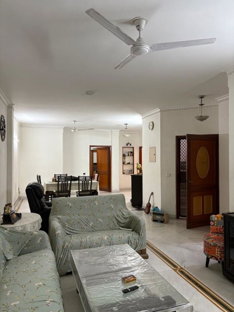 Living Room, dlf-atria 3 Bedroom 1900 Sq.Ft. Builder Floor In Dlf Phase ii Gurgaon 10060147