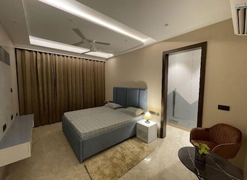 Bedroom in 3 BHK Builder Floor at DLF Atria, Dlf Phase ii – for Rent
