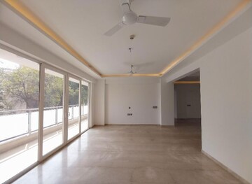 Room in 4 BHK Builder Floor at DLF Building 10, Dlf Phase ii – for Rent