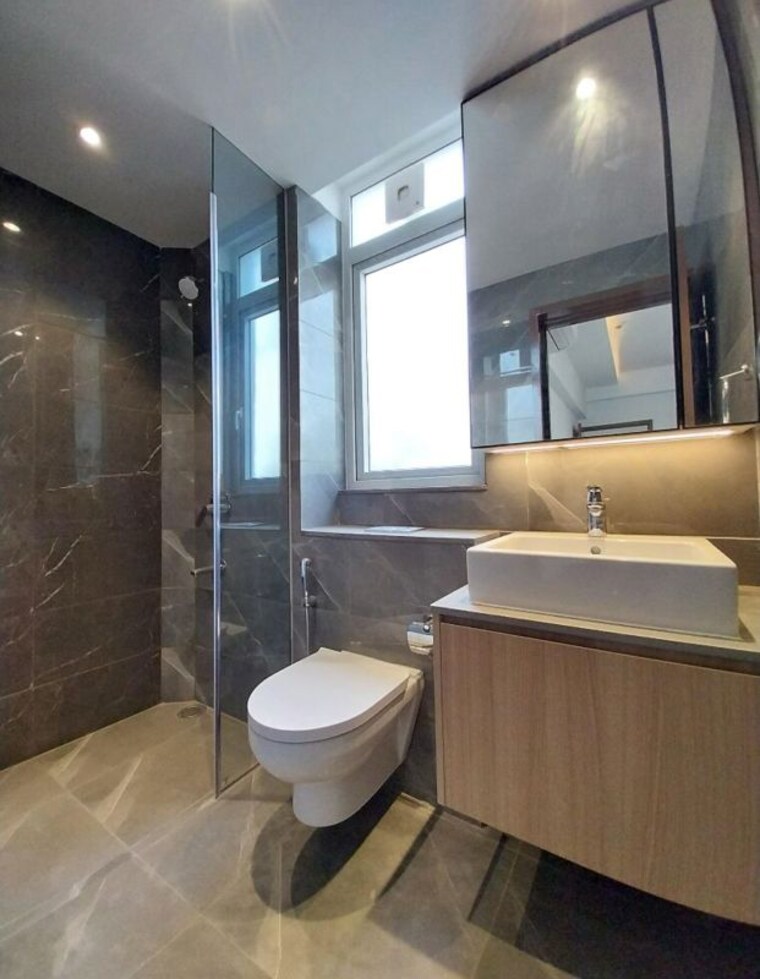 Bathroom, dlf-building-10 4 Bedroom 3000 Sq.Ft. Builder Floor In Dlf Phase ii Gurgaon 10060159